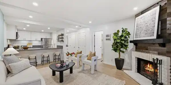 8362 Via Sonoma