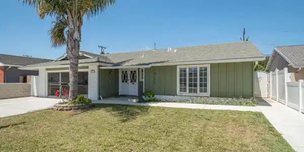2207 Mariposa Street