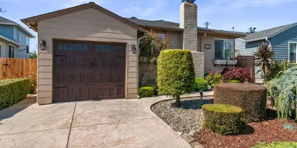 141 Knoll Circle