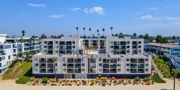 1140 E OCEAN Boulevard