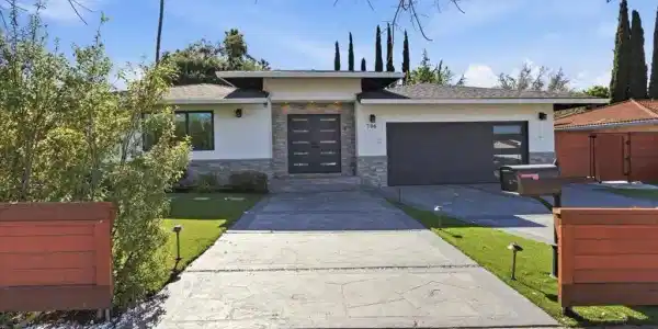706 Wisteria Dr