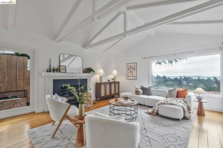 24 Cabrillo Pl