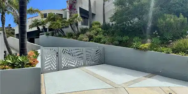 766 Pelican