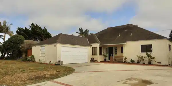 1010 W Robert Avenue