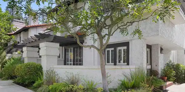 17226 Palisades Circle