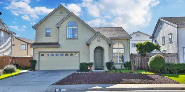 37 Lance Way