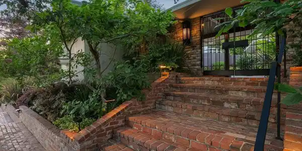 11 Huntleigh Rd