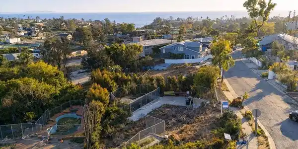 854 Las Lomas Avenue