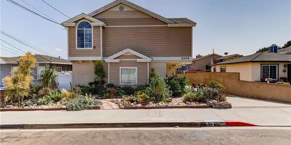 2206 Rockefeller Lane