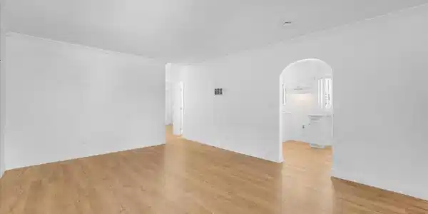 128 1/2 S 33rd