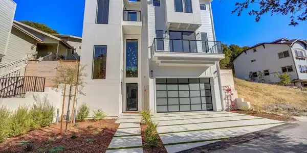 582 Paseo Street