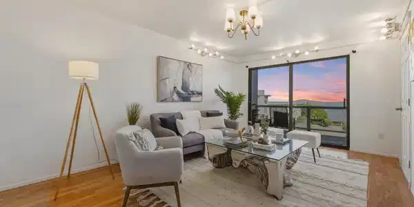 6 Commodore Dr