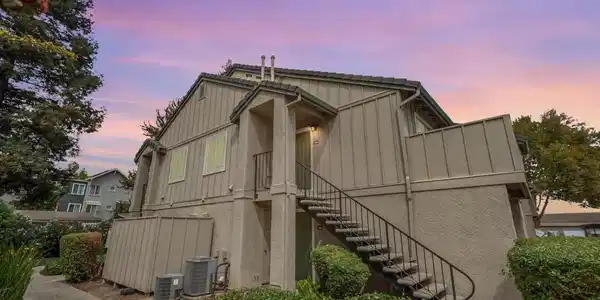 2193 Lakeview Cir