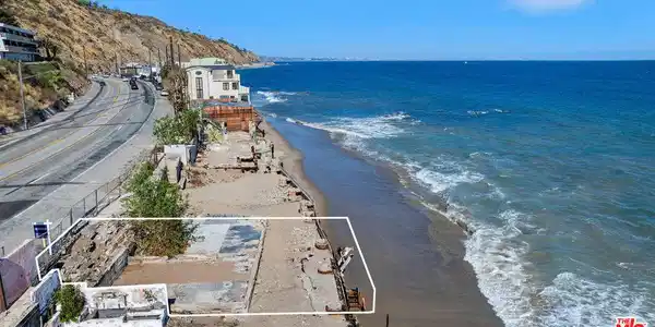 20812 Pacific Coast Highway