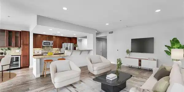 300 E 4th Street