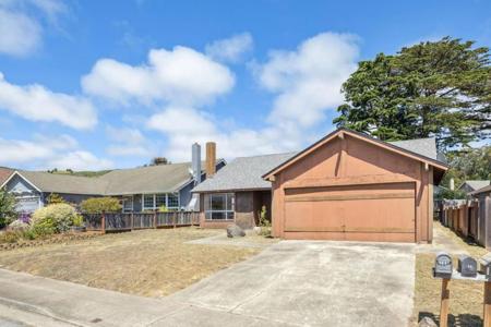 200 Bridgeport Drive