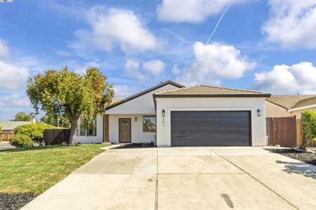 301 Lakespring Pl