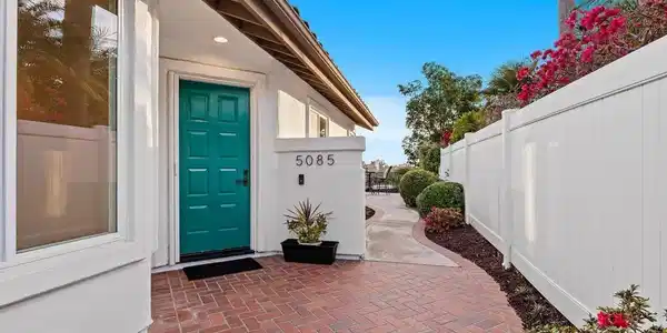 5085 Siros Way