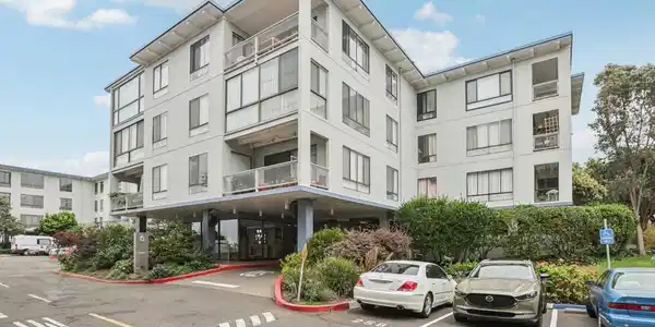 6 Admiral Dr