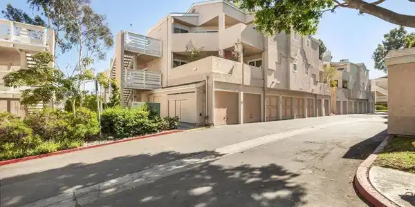 7048 Camino Degrazia