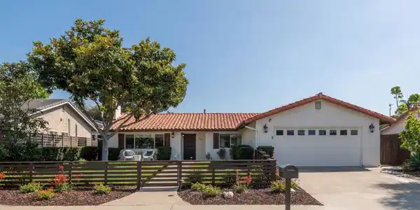 2764 Levante St