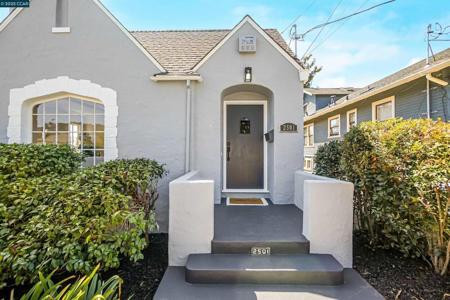 2501 Scenic Ave