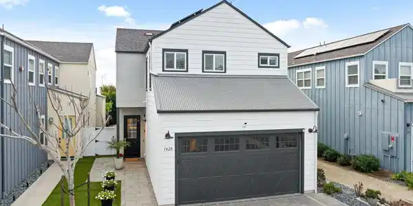 1428 Mackinnon Avenue