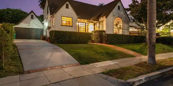 3711 La Cresta Dr