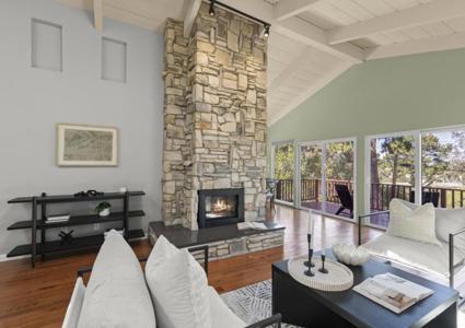 710 Woodcrest Lane