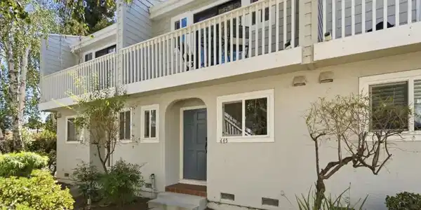 445 Oak Avenue