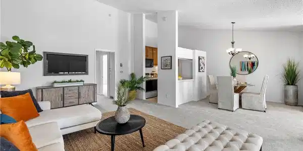 902 Camino Real