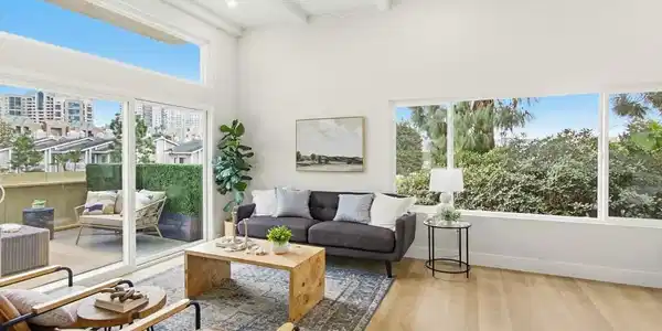 4020 La Jolla Village