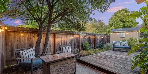 1109 Grove Circle