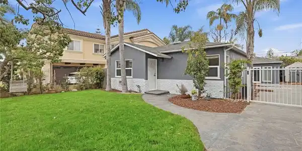 2313 Curtis
