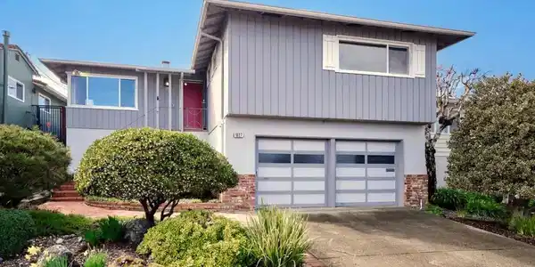 1027 Crestview Dr.