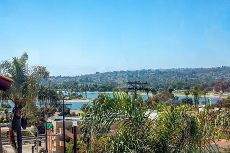 2510 Clairemont Dr