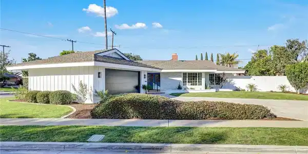 2046 Calvert