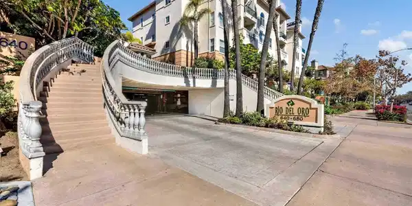 680 Camino De La Reina