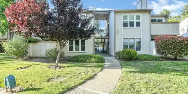375 Camelback Rd