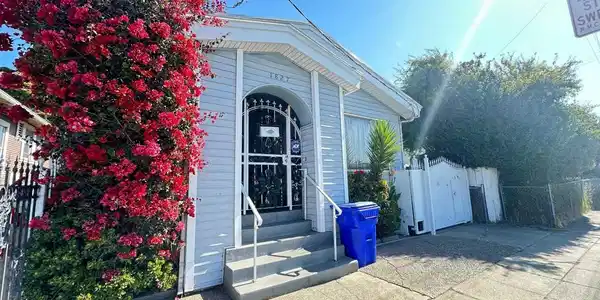 1827 Barrett Avenue