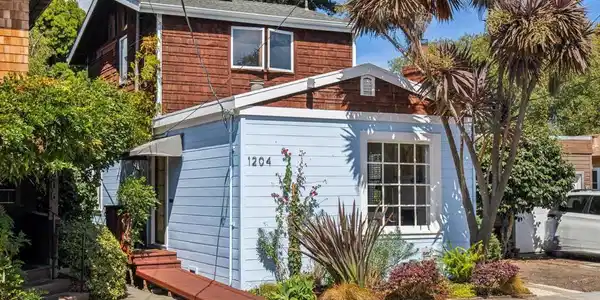 1204 Neilson St