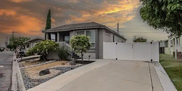 3595 Santa Fe Avenue