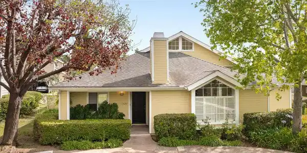1527 Meadow Circle