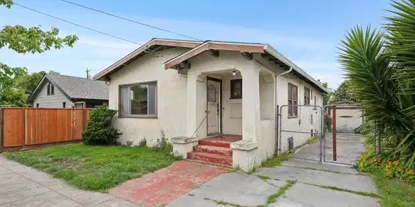 2534 Mathews Street
