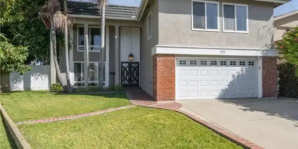 3560 Iris Cir