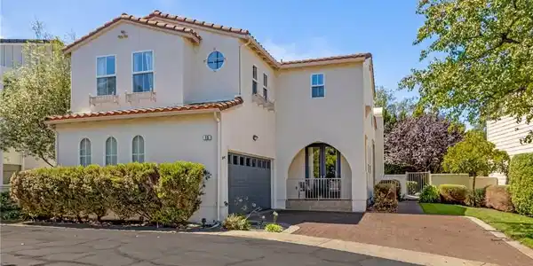 15 Pepper Tree Lane