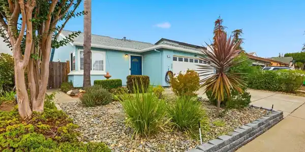 250 Jacaranda Dr
