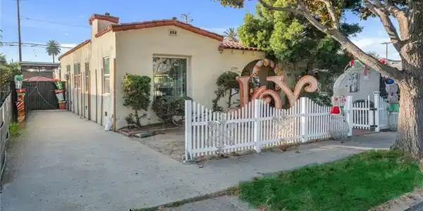 2709 Gale Avenue
