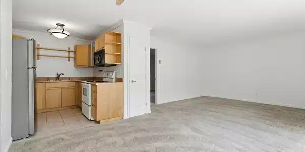 4404 Bond St.