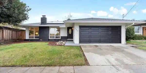 565 Lagunitas Ln